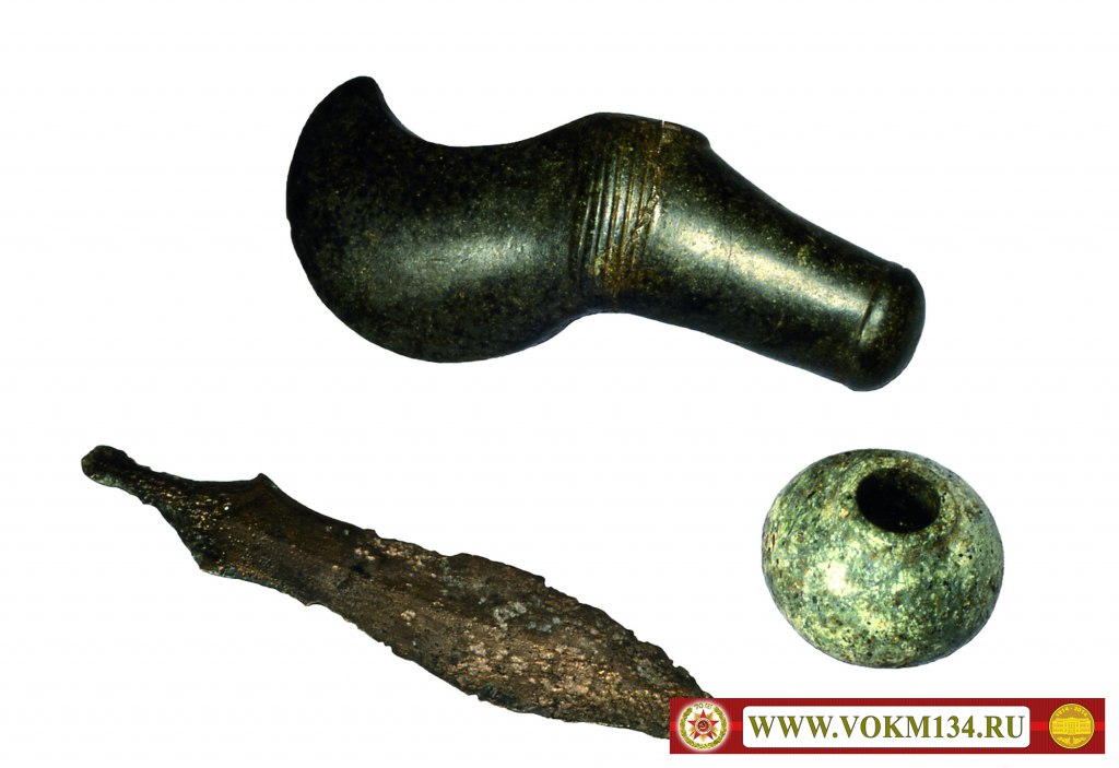Каменный топор, булава, бронзовый нож покровской культуры из курганного могильника Верхний Балыклей II
